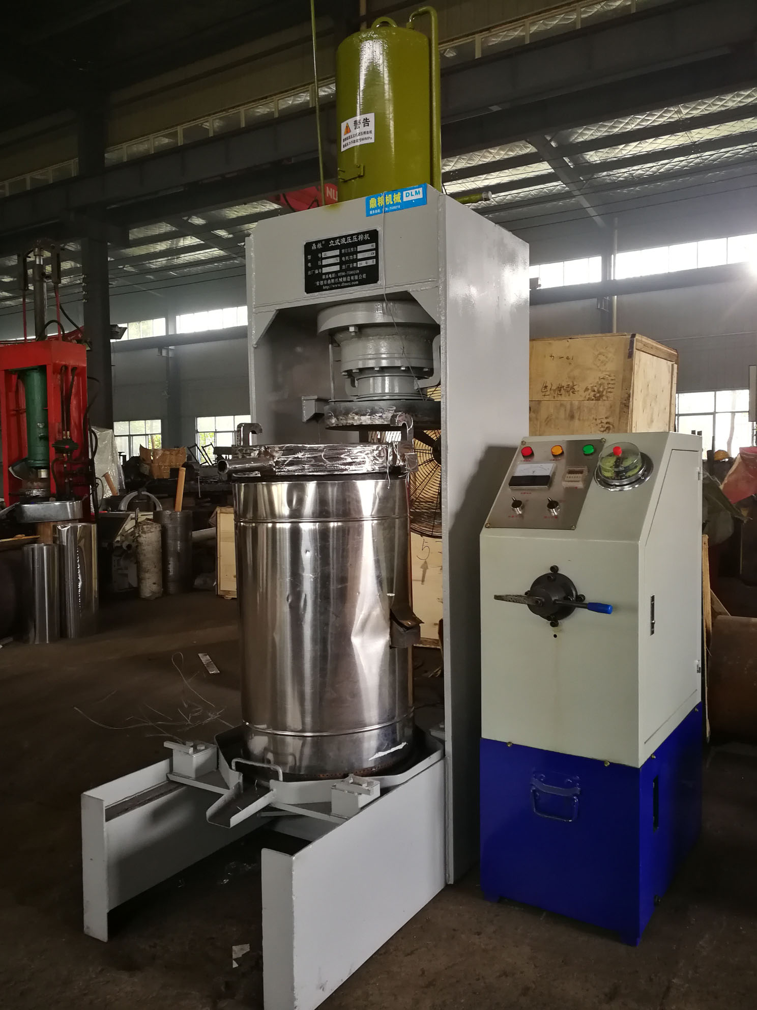 不銹鋼超高壓立式液壓壓榨機，果汁壓榨機，果渣壓榨機，藥材壓榨，油渣處理，白土壓榨